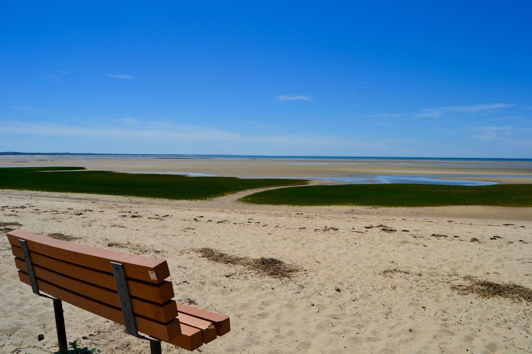 A fun activity on a sunny day Explore the tidal flats at First Encounter Beach in Eastham during low tide.