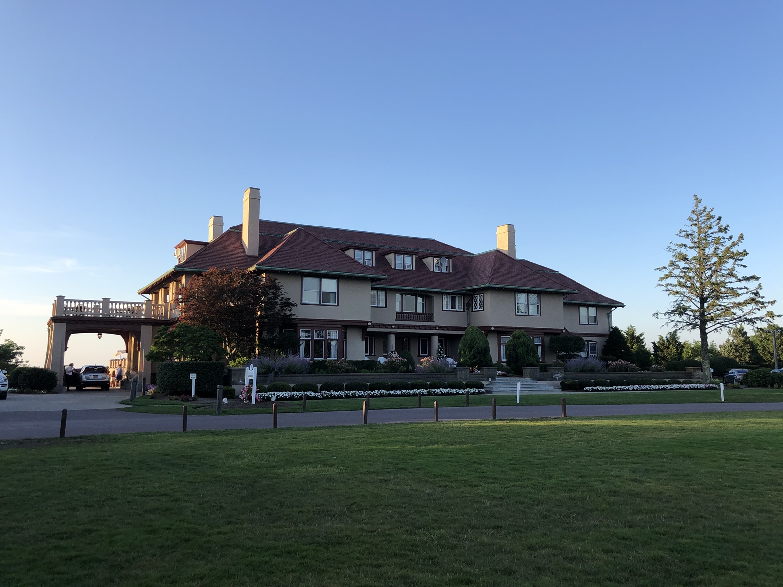Ocean Edge Resort offers fine dining options for Nauset Rental customers.