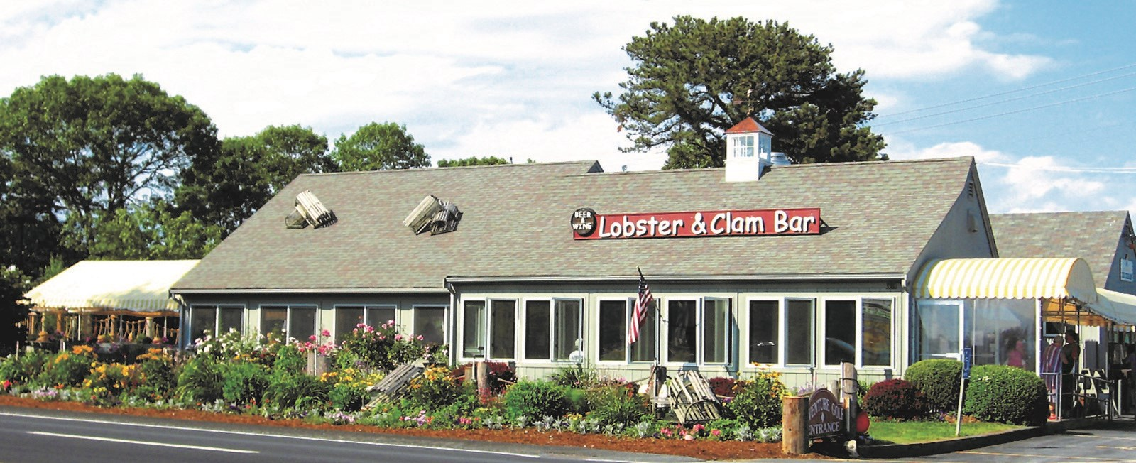 Arnold's Lobster & Clam Bar in Eastham has been serving Nauset Rental guests the best clams in the world for over 45 years